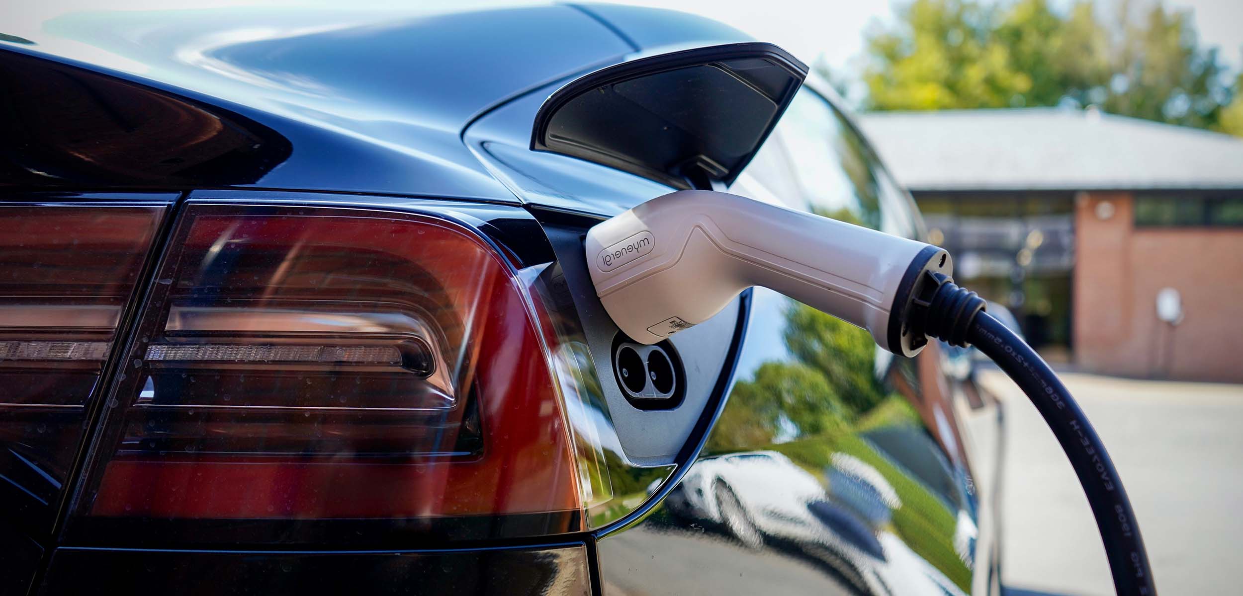 The Best Way to Charge an Electric Car at Home