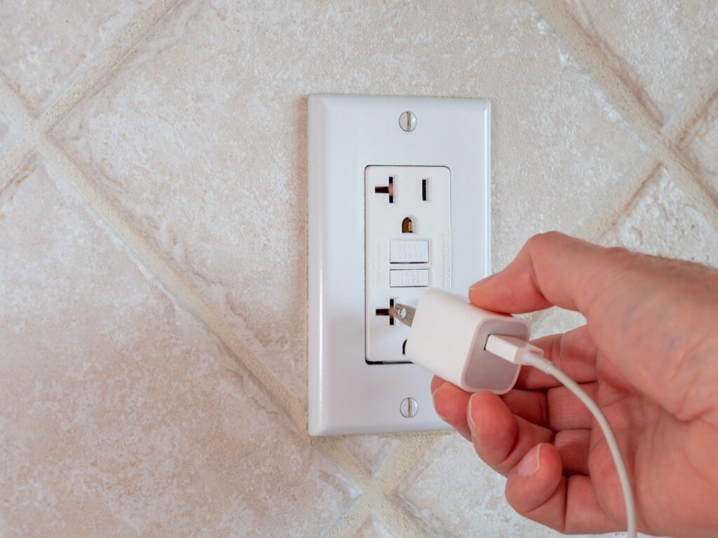 Wall outlet with USB ports